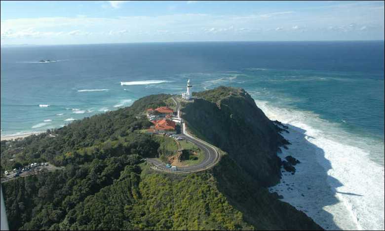 Cape_Byron_Lighthouse_looking_North.jpg