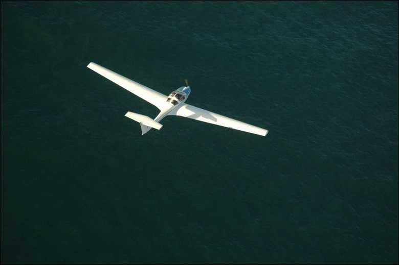 Grob_Motor_Glider_Byron_Bay.jpg