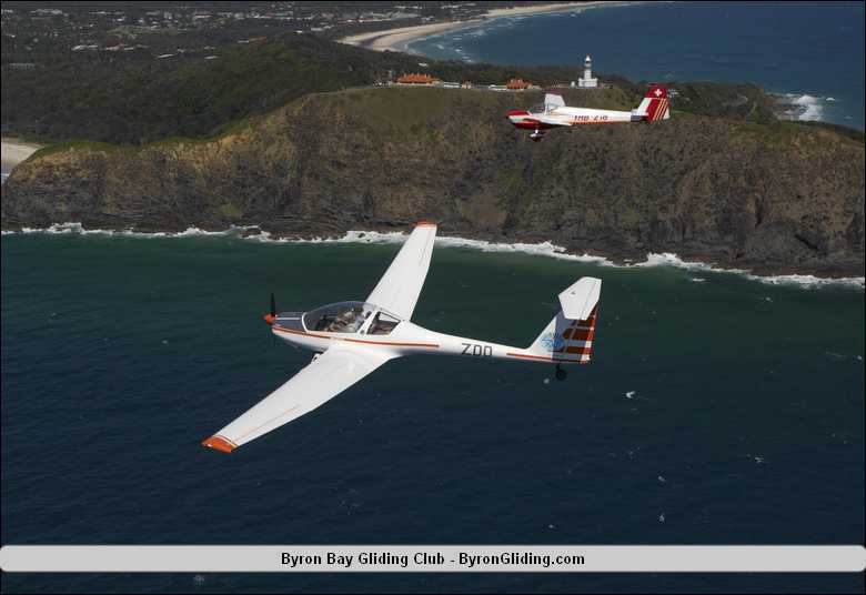 Gliders_Flying_over_Byron_Bay_Lighthouse.jpg