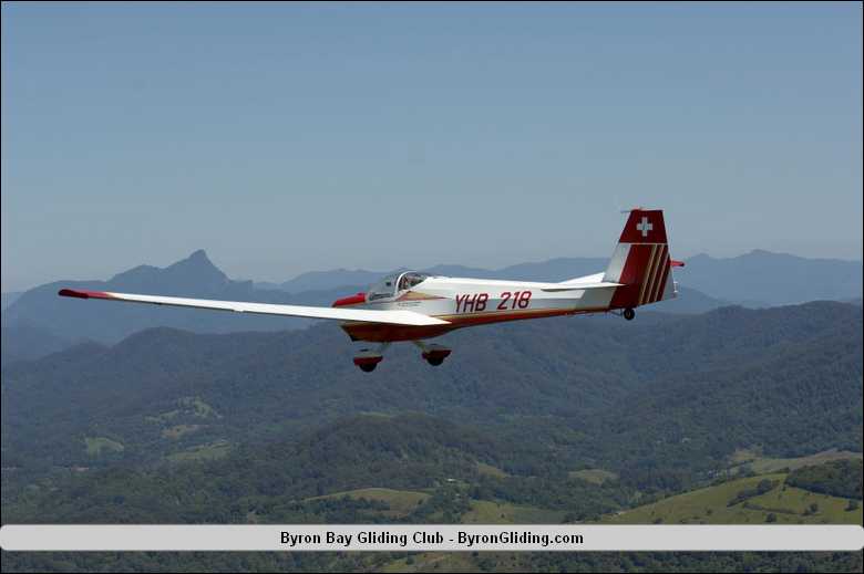 Motor_Falke_Glider_flying_towards_Mt_Warning.jpg