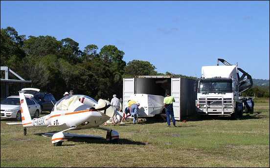 Dimona H36 and Container.jpg